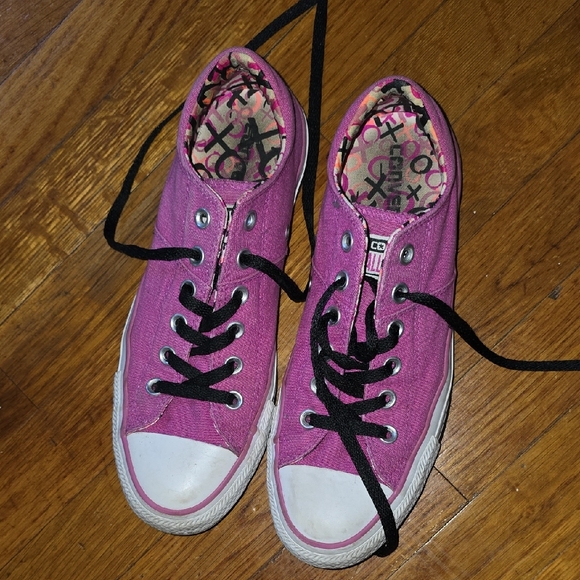 Converse Pink Canvas Sneakers with Black Laces - Picture 1 of 5